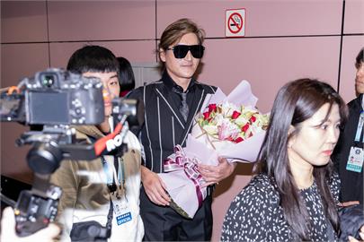 棒球／火腿監督新庄剛志開心抵台 要找這款伴手禮一次買個15盒