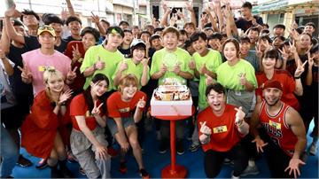 胡瓜66歲生日首獲「最受信賴主持人」殊榮 與鄉親同歡慶生嗨翻天