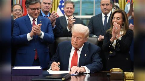 快新聞／川普簽署臨時撥款法案　美聯邦政府結束長達43天停擺