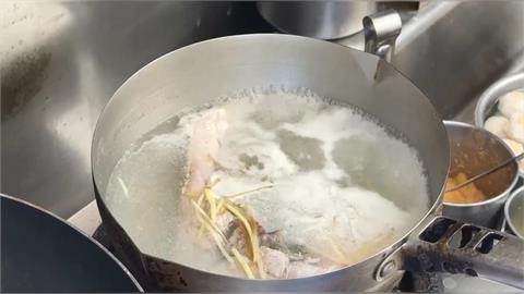 鱸魚麵線吃到「嫩粉色魚片」　業者認：還沒煮熟就出鍋