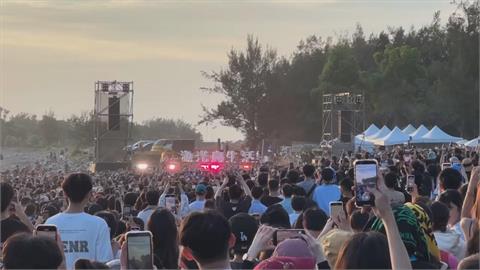 台南「漁光島生活節」人潮多　漁光大橋擠爆上演人車爭道