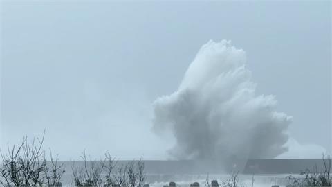 康芮來襲宜蘭強風豪雨　蘇澳掀15米巨浪、蘭陽溪暴漲