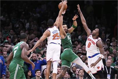 NBA季後賽(影)/綠衫軍領先20分輸球還驚傳火警!塞爾提克主場屋漏偏逢連夜雨
