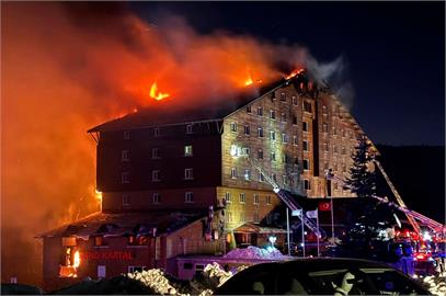 快新聞／土耳其滑雪勝地飯店惡火66死51傷　3人跳窗求生摔死