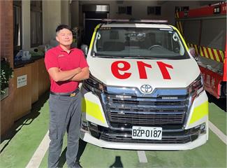 草漯消防分隊演練狹小巷弄火警 模擬Mayday情境強化自救能力