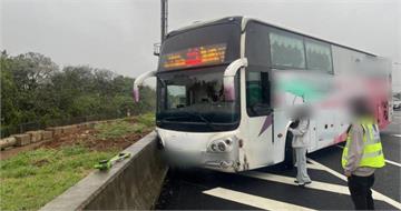 國光客運五楊高架失控擦撞護欄 運將疑「低血糖」暈眩送醫