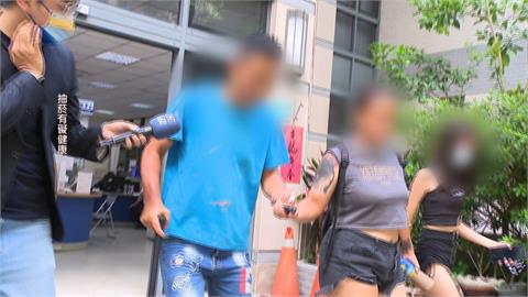 開車抽菸誤觸「水鴛鴦」？　男子半夜扔擲鞭炮炸壞鄰車底盤