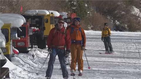 驚險畫面曝！滑雪突遇雪崩　美國男子加速狂飆逃過一劫