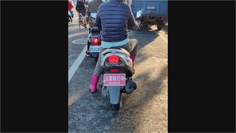 "公務執行中"遮住車牌　攝影民眾:好大的官威！