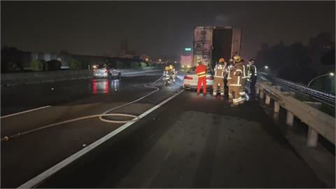 BMW撞貨運車瞬間起火　駕駛全身燒傷不治