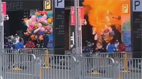 深圳保全趕氣球小販竟在鬧區點火　球體爆破「竄2層樓高火焰」瞬間曝