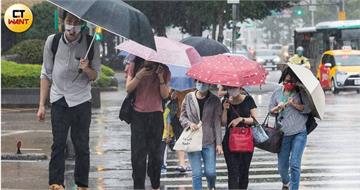 明起變天3地區有雨！下週鋒面「卡台灣上空」甩雨彈　連2天下到橘黃