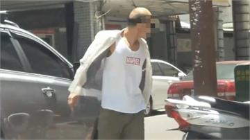 被叭一聲起衝突 單車男無影腳踹汽車駕駛頭