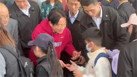 大年初二賴總統行程滿檔　民眾排隊搶拿限量福袋