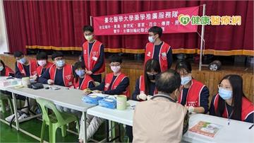 孩子暑期作息易失序、長輩用藥藏風險　北醫藥學服務隊推廣健康教育