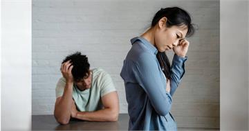父帶小三回家逼母簽離婚協議　兄妹超錯愕：像丟垃圾被趕出家門