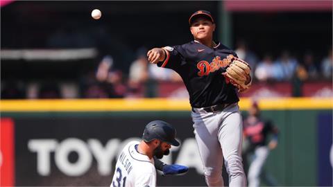 MLB(影)／李灝宇圈粉客場球迷！踢館水手被要簽名　當地狂粉：終於見到你了