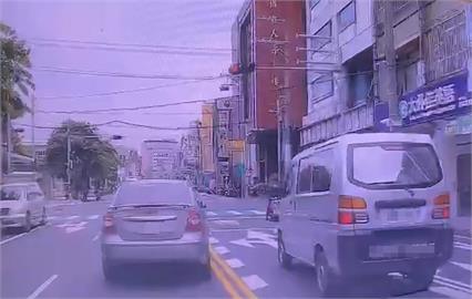 男彰化闖紅燈逆向拒檢　警開17張罰單至少罰3萬元