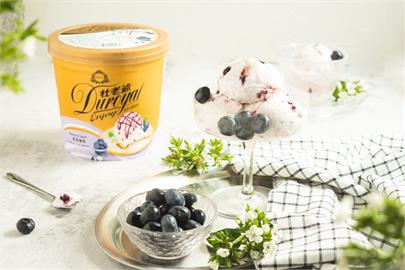 杜老爺Enjoy冰淇淋 藍莓優格口味 口口吃得到完整的藍莓果粒，清新酸甜超過癮！