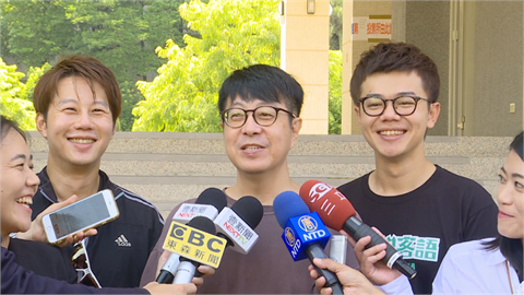 快新聞／轟藍營罷免送件是擺拍炒新聞　「罷韓四君子」尹立：箱子重量、數量都不對