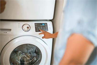 洗衣機裝在廚房不是為了方便！網友親曝「真相」：省錢又省空間