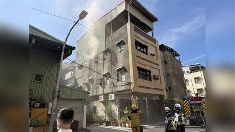 快新聞/高雄鹽埕區驚傳住宅火警!疑似「兄弟爭產、哥哥縱火」警方要辦了