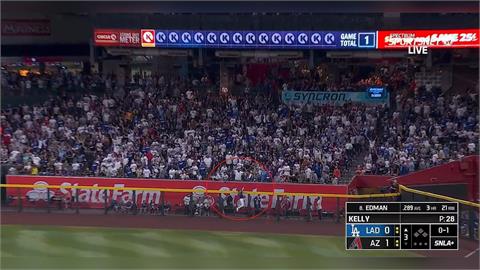 MLB(影)／卡仔搶劫啊！飛身跳躍空中抓飛鳥　硬生生沒收艾德曼追平砲