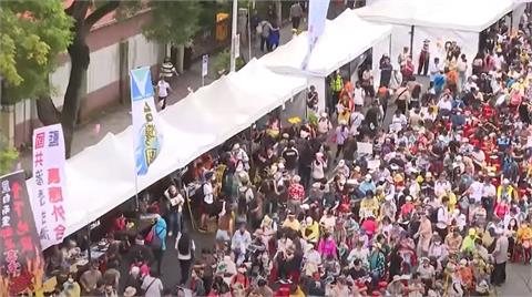 館長喊1通電話「能動員100萬人」上街！486先生秒嗆：有1萬我叫你大哥
