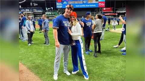 MLB(影)/最後一次為大都會喝采!「北極熊」轉隊後攜妻參加前隊友婚禮