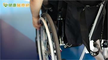 失能長輩輔具重擔得紓困　長照推每三年六萬元租賃給付