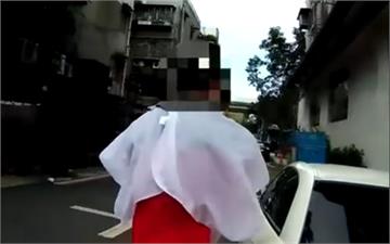 取締違停「白巾人」頭剪一半衝去開車還撞傷警　竟想裝沒事回髮廊繼續剪