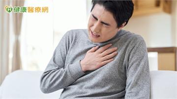 心肝肺全都左右顛倒！ 37歲男罹肺癌　醫花5小時成功切除腫瘤
