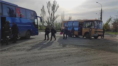 亞速鋼廠又撤出50平民　車隊竟送去俄國營地