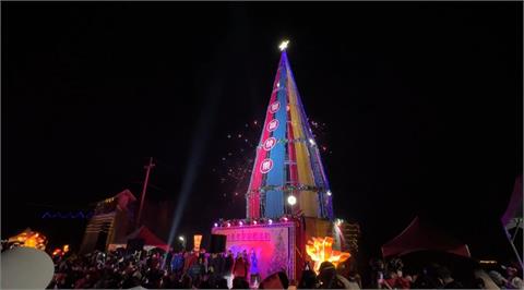 南投羅娜村26米耶誕樹點燈　熱鬧盛事吸引超過3萬名遊客