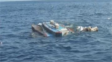 屏東後灣漁船碰撞沈船 海巡救起8漁民