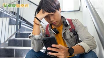 回訊息也找AI代筆？「社交外包」改寫人際互動　Z世代陷溝通新挑戰