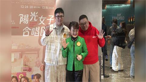 陽光女子合唱團票房破5億！　翁倩玉現身電影院催票