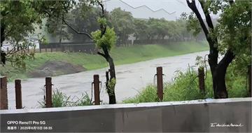 暴雨襲擊南部地區「高雄多處淹水」！氣象專家：真正雨停要等到明天