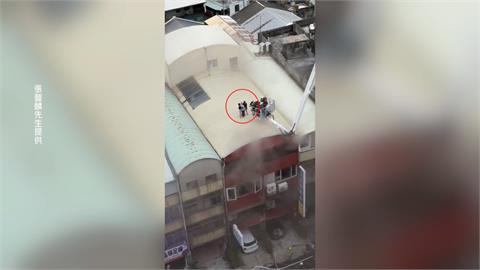 彰化4層樓民宅起火　雲梯車成功救援受困3人