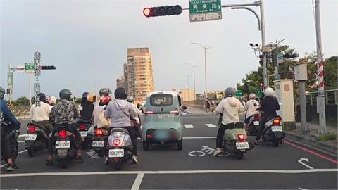 未核准！中國電動車「老頭樂」現蹤嘉義　車主稱合法購入卻掛私製車牌上路