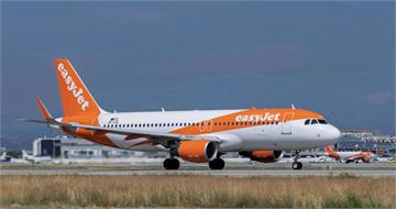機上驚魂！英籍乘客竟在走道小便　EasyJet客機緊急迫降西班牙