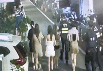 10泰籍女子觀光名義來台陪酒　警上門臨檢街頭逃竄