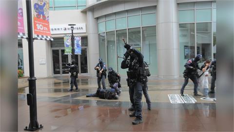 快新聞／高雄Outlets珠寶展驚爆歹徒持槍搶案？特勤「模擬」攻堅救人質