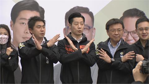 黃捷北上街頭宣講公投案　為林昶佐抱不平