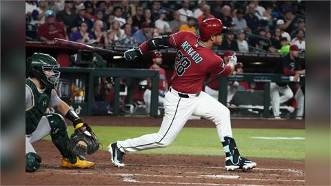 MLB(影)／亞瑞納多達生涯2000安打里程碑！加入大聯盟菁英俱樂部