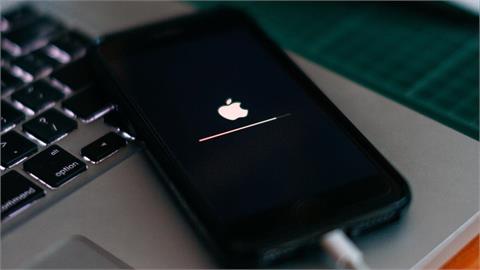 iPhone用2年「電池維持100％」！他公開「4習慣」萬人錯愕：平常都做錯