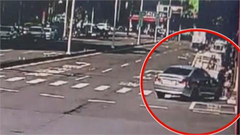 迴轉車險撞行人　駕駛自稱警察竟尾隨還沿路謾罵