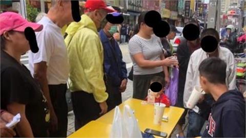 龍山寺外攤商「交2證件拿千元」疑詐騙?專家轟:別救!讓達爾文教訓