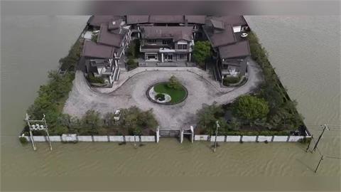 快新聞／擋住大水！宜蘭冬山行館超狂空拍曝光　水鄉澤國「竟有世外桃源」
