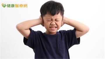 孩子感冒後突然變暴躁？耳朵可能出問題了　醫揭警訊